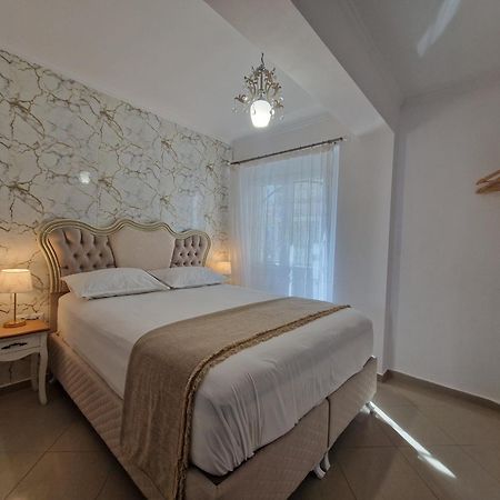 Iro Apartments Néa Péramos Екстериор снимка
