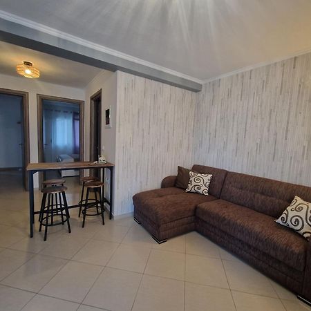 Iro Apartments Néa Péramos Екстериор снимка