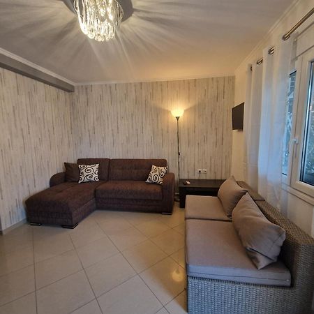 Iro Apartments Néa Péramos Екстериор снимка