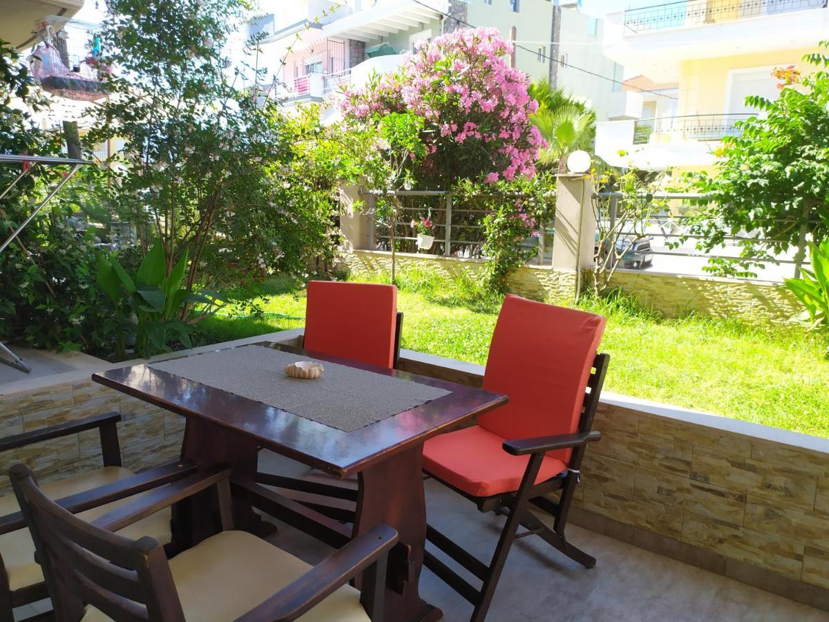Iro Apartments Néa Péramos Екстериор снимка