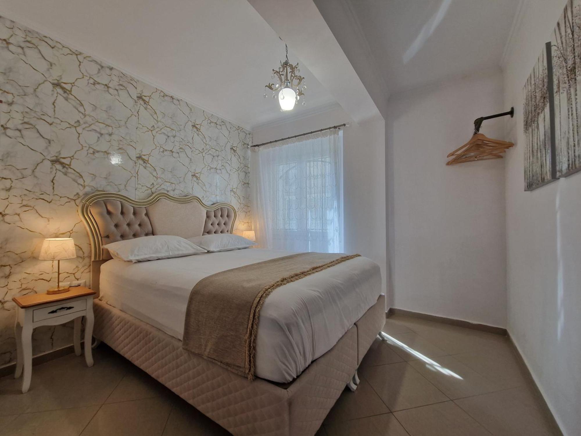 Iro Apartments Néa Péramos Екстериор снимка