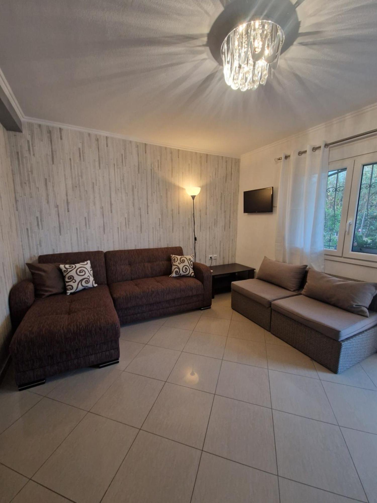 Iro Apartments Néa Péramos Екстериор снимка