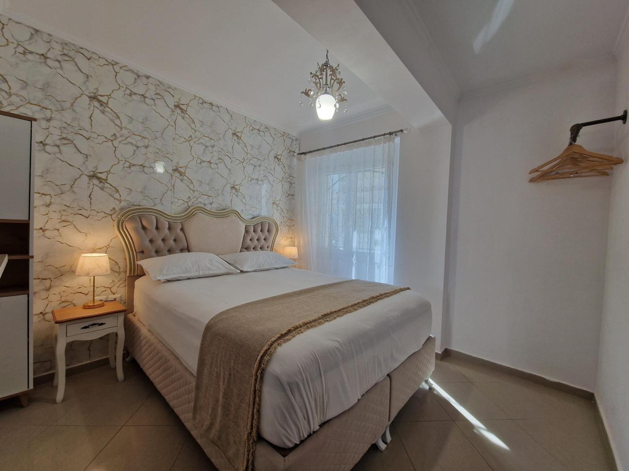 Iro Apartments Néa Péramos Екстериор снимка