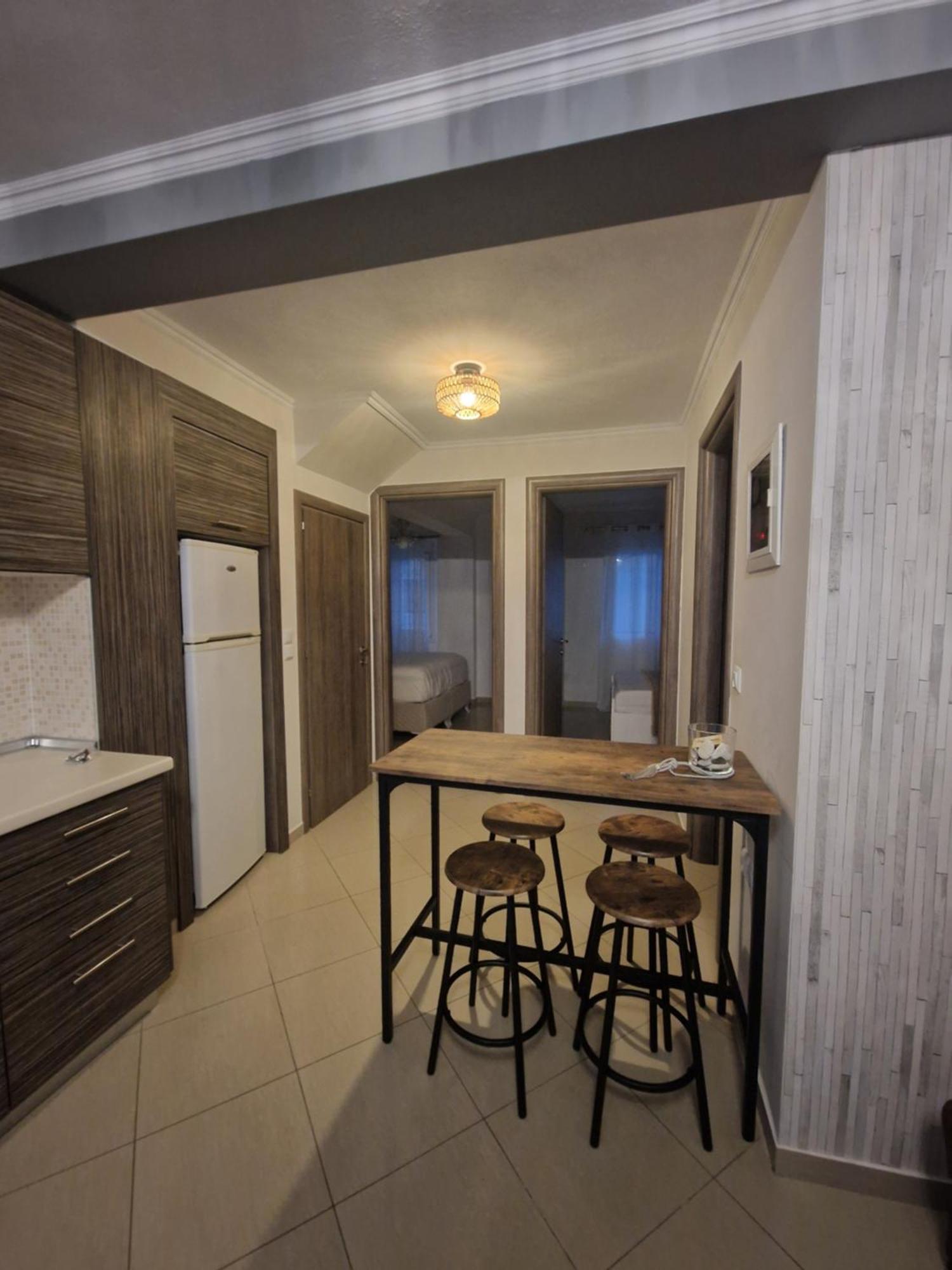 Iro Apartments Néa Péramos Екстериор снимка