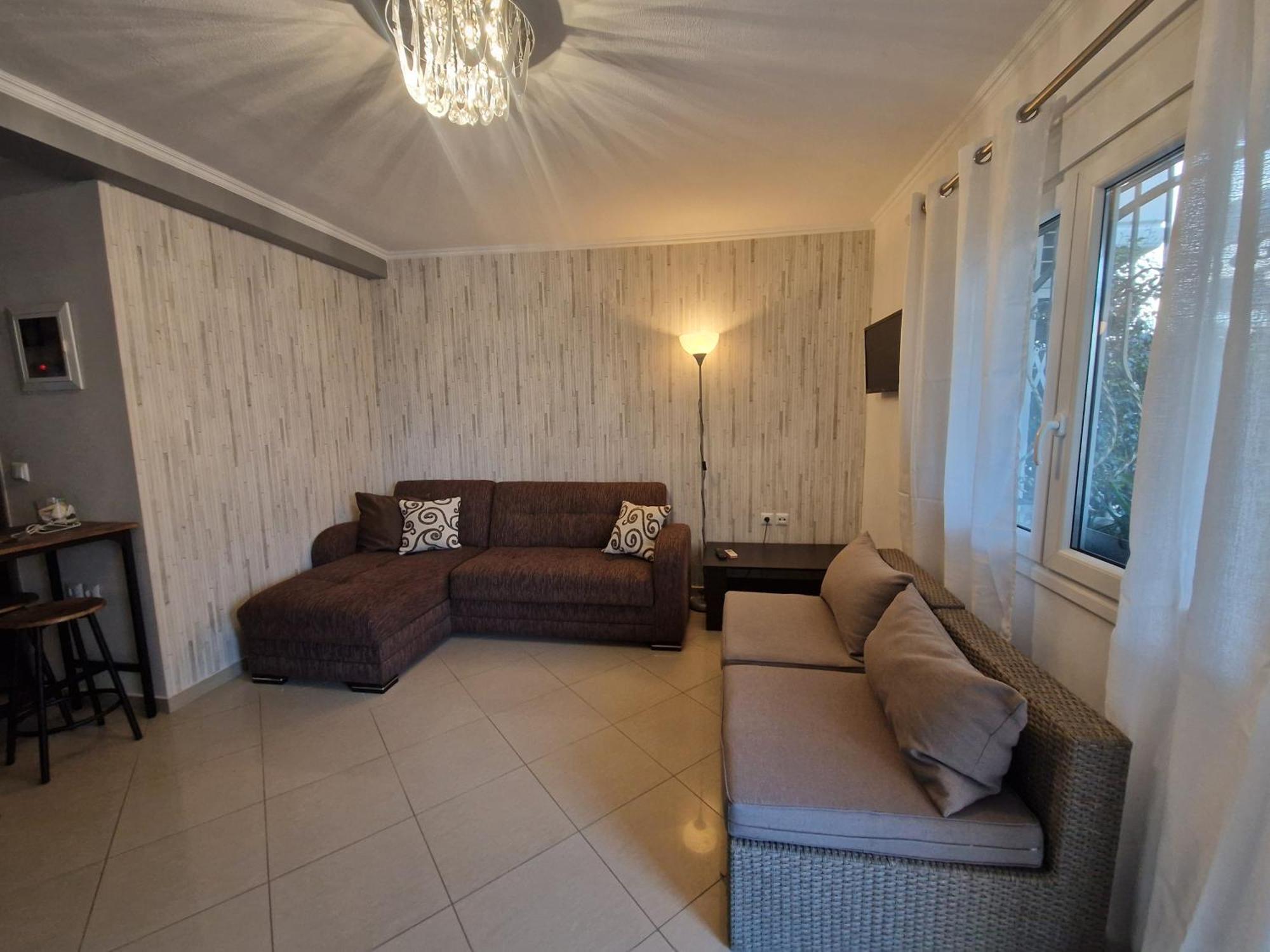 Iro Apartments Néa Péramos Екстериор снимка
